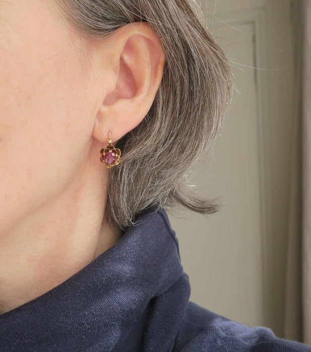 Boucles d'oreilles Boucles d’oreilles dormeuses anciennes or et grenat rhodolite 58 Facettes