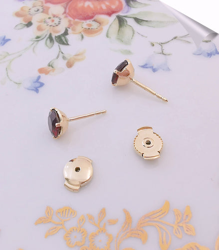 Boucles d'oreilles Neuves Boucles d'oreilles puces clous / Grenats Ø 6 mm / Alpa / Or 18 K 58 Facettes AA 1507