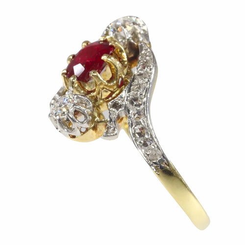 Bague 55 Un siècle d'amour : la bague de fiançailles Belle Époque française 58 Facettes 22137-0266