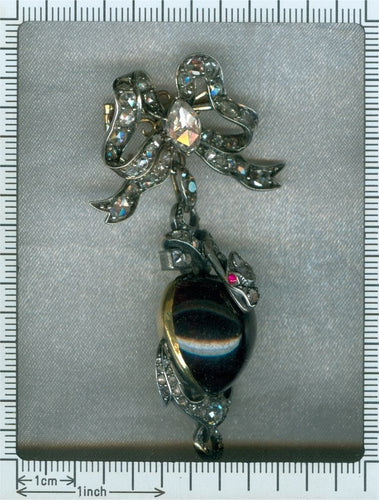 Pendentif Amour symbolique : pendentif en forme de cœur en grenat victorien avec nœud incrusté de diamants 58 Facettes 16196-0110