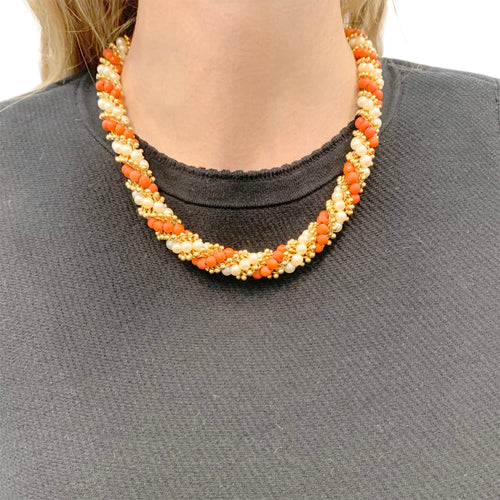 Collier Collier-Sautoir Van Cleef & Arpels, "Twist", or jaune, corail, perles. 58 Facettes 34876
