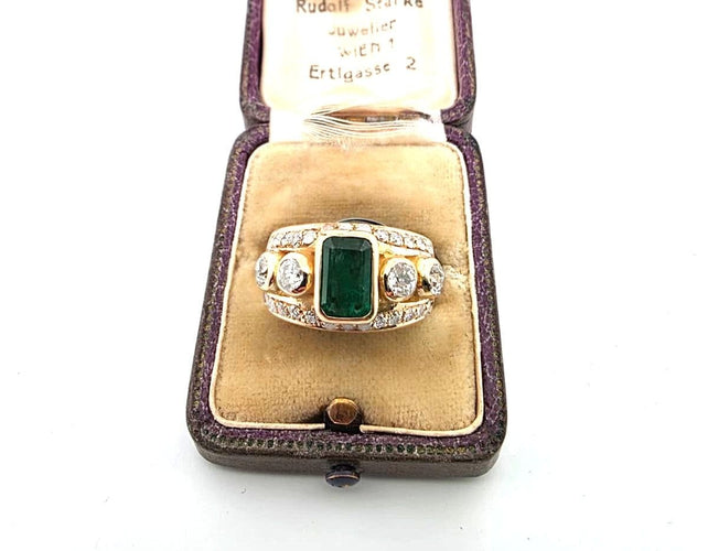 Anello oro giallo con smeraldo centrale e diamanti a contorno 58 Facettes