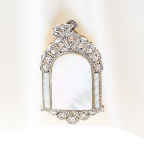 Pendentif Pendentif ancien en or jaune 18 carats avec diamants taille rose et nacre 58 Facettes 133010