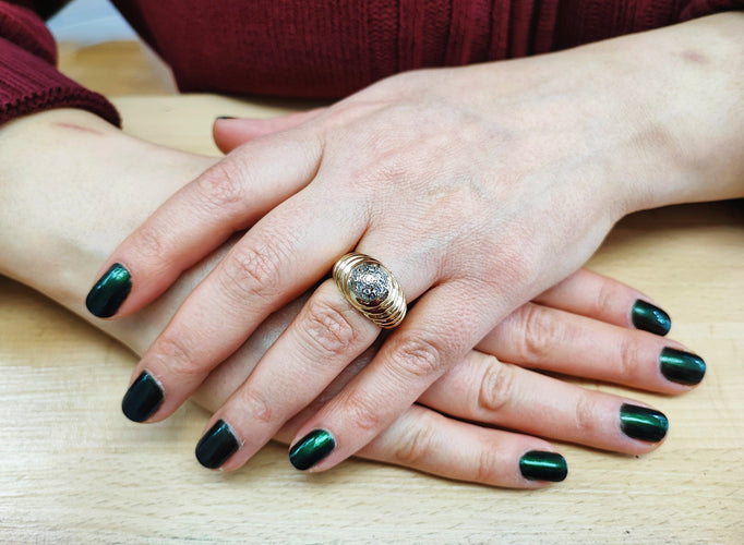 Bague jonc godronnée pavée en or jaune et or blanc, diamants 0,20 ct