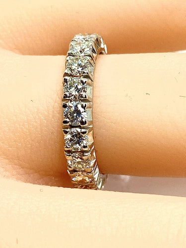 Alliance en or blanc 18 carats, 20 diamants 2,30 carats