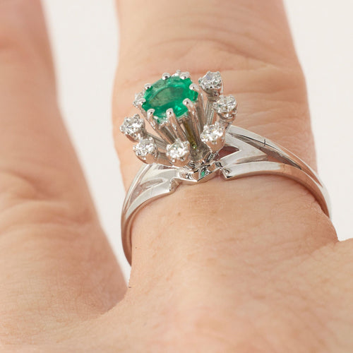 Bague 54 BAGUE MARGUERITE EMERAUDE ET DIAMANTS EN OR GRIS 18K 58 Facettes 0