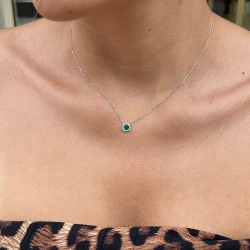 Collier Collier pendentif Emeraude de Colombie entourage Diamant, or blanc 58 Facettes