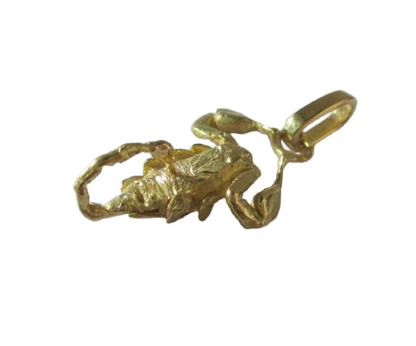 Pendentif Pendentif Scorpion or sculpté zodiaque 58 Facettes