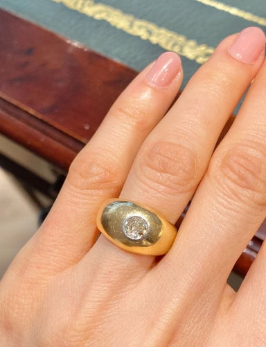 Bague bombée en or jaune 18K et diamant