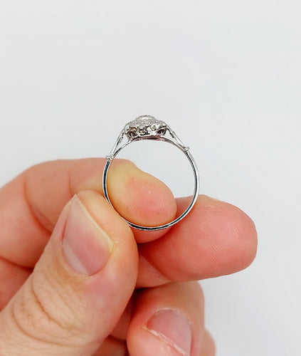 Bague 55.5 Bague marguerite art deco or blanc 18k et platine ornée de 0,54 carats de diamant 58 Facettes A04599