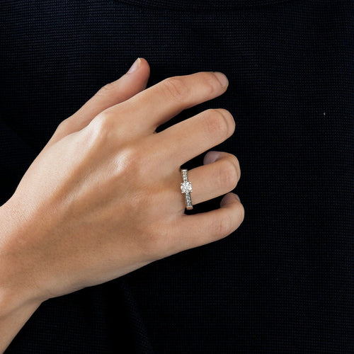 Bague 54 Solitaire or blanc orné de diamants 58 Facettes 517564