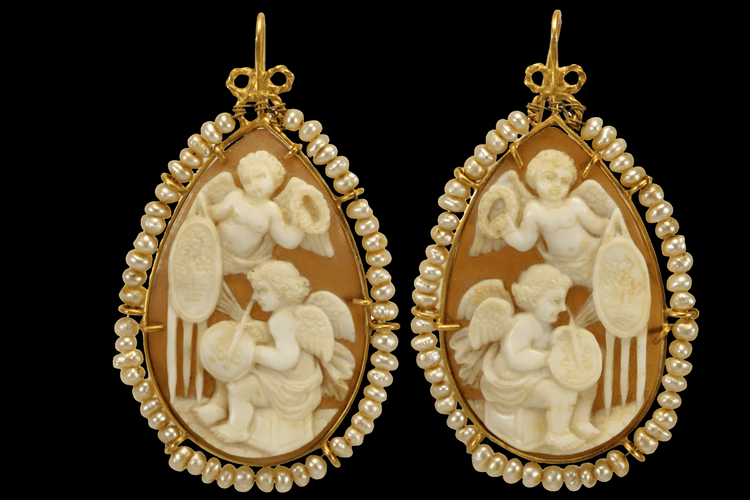 Boucles d'oreilles Boucles d'oreilles camées antiques en or jaune 58 Facettes 7682