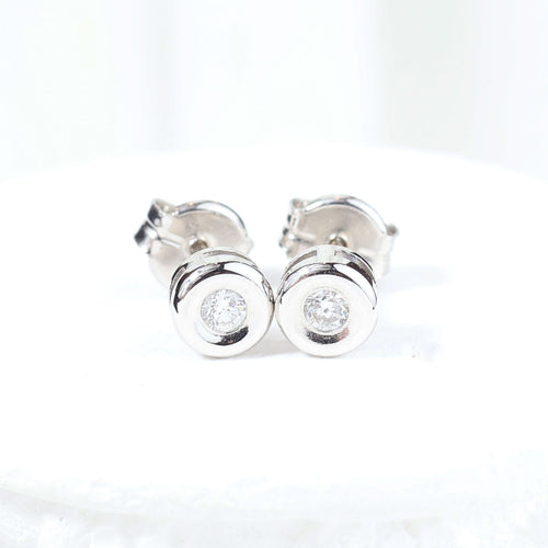 Boucles d'oreilles Boucles d'oreilles en or blanc serties de diamants taille brillant 58 Facettes J010000357
