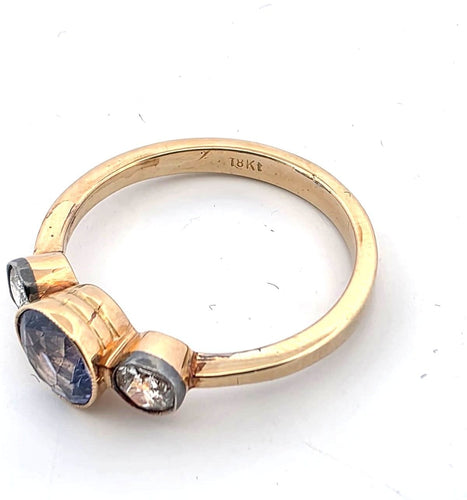 Bague 58 Bague en or jaune 18 carats ornée d'un saphir de Ceylan naturel résistant à la chaleur et de diamants de vieille mine. 58 Facettes