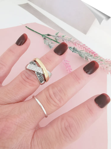 Bague 54.5 Bague Croisée Diamants Blancs et noirs 58 Facettes AA 1575