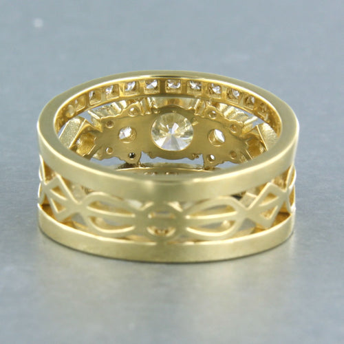 Bague en or jaune sertie de diamants taille brillant