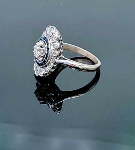 Bague 53.5 Bague ovale Art Déco en or gris sertie de diamants et saphirs 58 Facettes