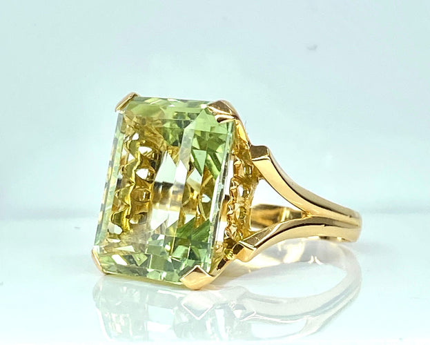 Bague en or jaune et béryl vert 20 carats
