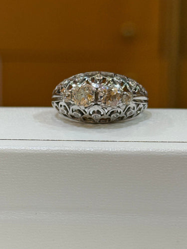 Bague ancienne ajourée en or blanc et diamants
