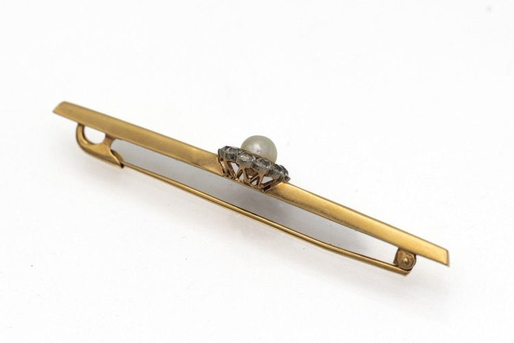 Broche Broche ancienne en or avec une perle et des saphirs blancs, Suède, vers 1920. 58 Facettes 9114