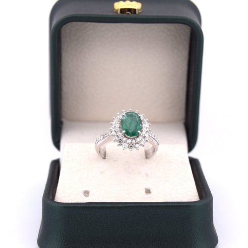 Bague en or blanc 18 carats avec émeraude de 1,80 carat et diamants
