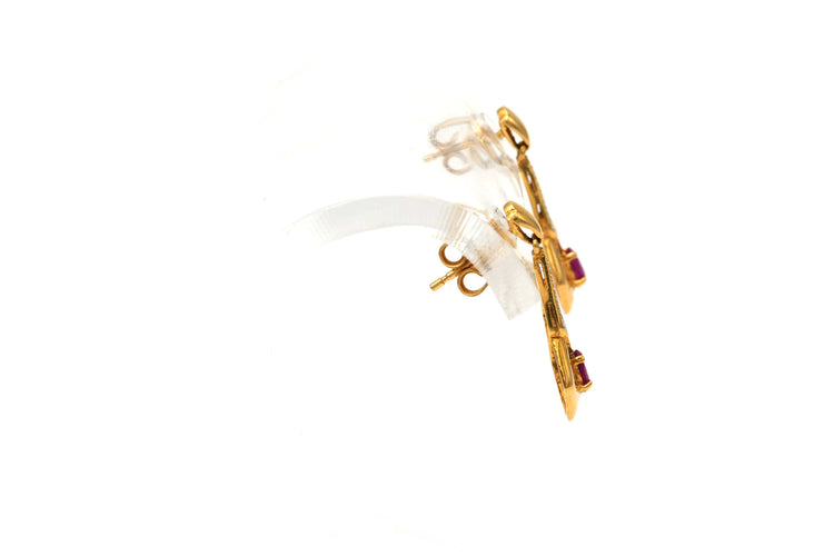 Boucles d'oreilles Boucles d'oreilles contemporaines en or jaune, serties de diamants et de rubis 58 Facettes 18367