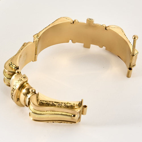 Bracelet en or jaune niellé.