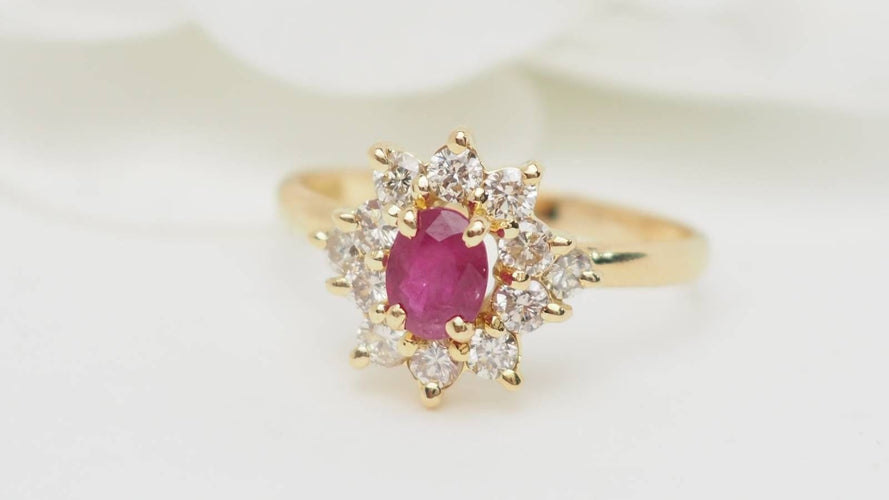 Bague 52.5 Bague marguerite en or jaune, rubis et diamants 58 Facettes 32669