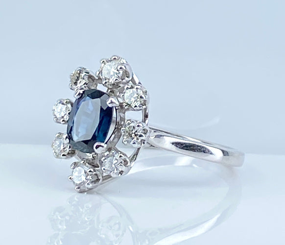 Bague 53 Bague marguerite en or blanc, saphir et diamants 58 Facettes AB644