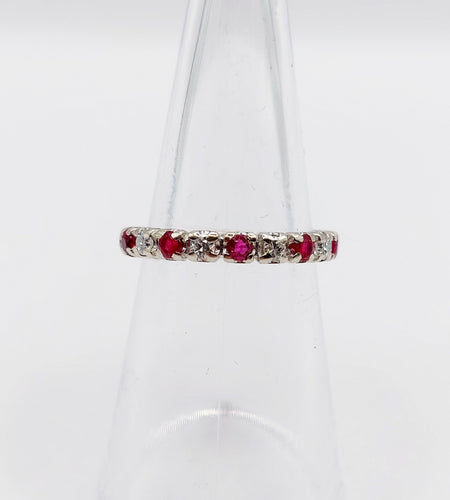 Bague 51 Alliance américaine vintage or blanc 18k diamants et rubis 58 Facettes A06081