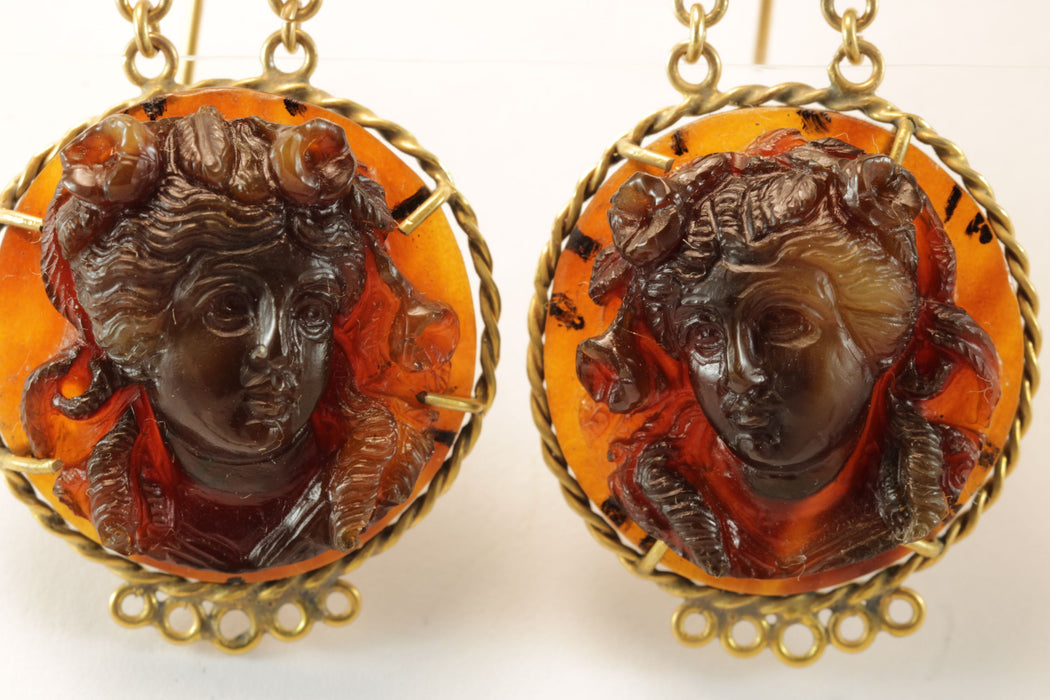 Boucles d'oreilles en or avec camées en écaille de tortue antiques