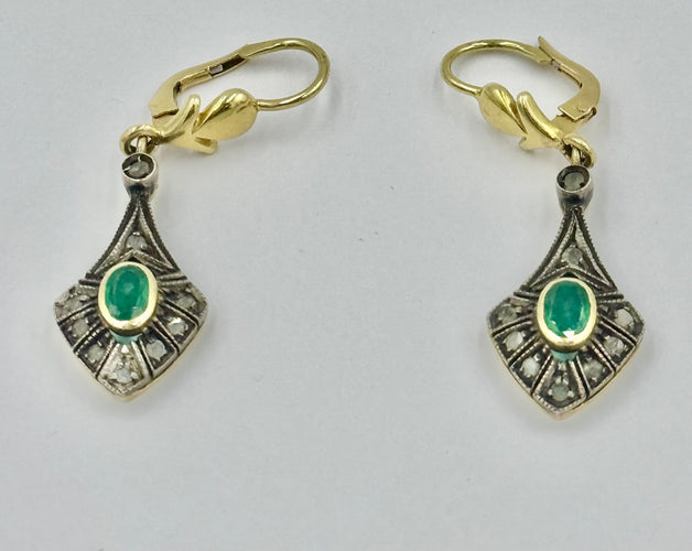 Boucles d’oreilles or jaune, platine, émeraude, diamants