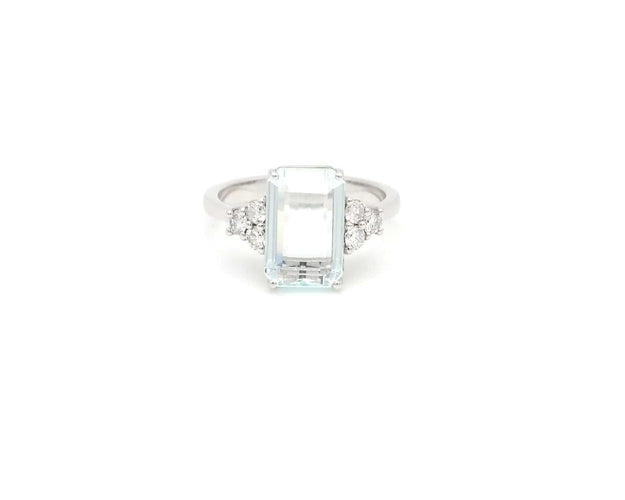 Bague Bague en or blanc avec une aigue-marine de 4,10 ct et des diamants de 0,35 ct 58 Facettes 14314