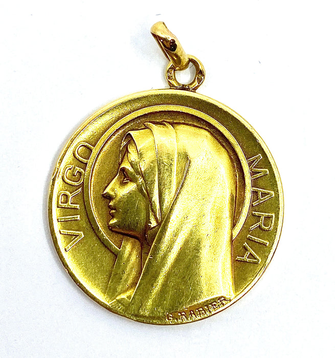 Médaille en or jaune représentant la Vierge Marie, signée G. Rabier