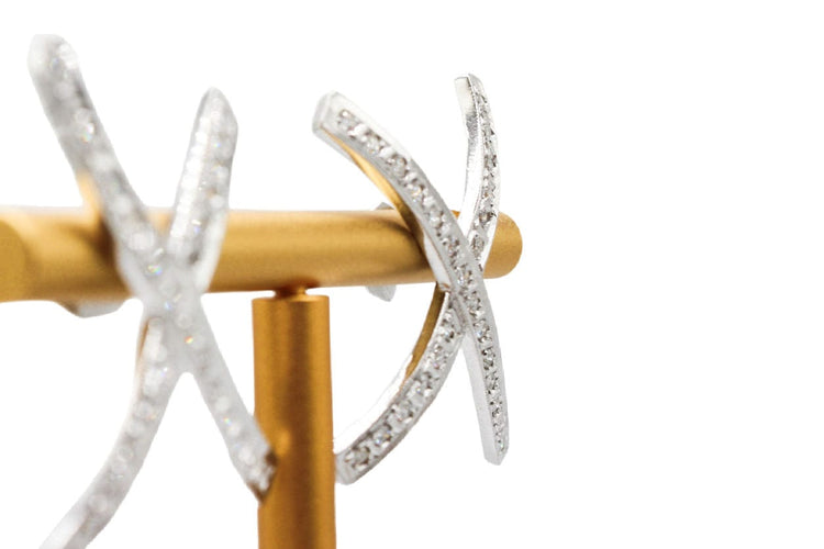 Boucles d'oreilles Boucle d'oreilles croisées or blanc, diamants 58 Facettes 240621