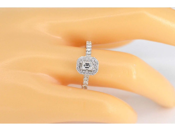 Bague 54 Bague entourage en or blanc avec diamants taille brillant et baguette 58 Facettes 2086