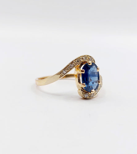 Bague tourbillon vintage or jaune, saphir 1,20 carat et diamants 58 Facettes A06237