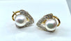 Boucles d'oreilles Boucles d’oreilles en or 18 carats, perles de culture et 14 diamants 58 Facettes AB390