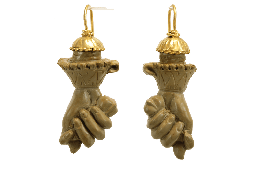 Antique lava carved gold earrings 58 Facettes 7458