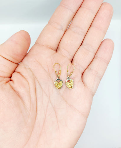 Boucles d'oreilles Dormeuses fleur finement ciselée en or 18k Art déco 58 Facettes A06469