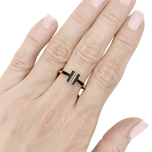 Bague 54 Bague Tiffany & Co, "Wire" collection "Tiffany T" or rose et onyx. 58 Facettes 35010