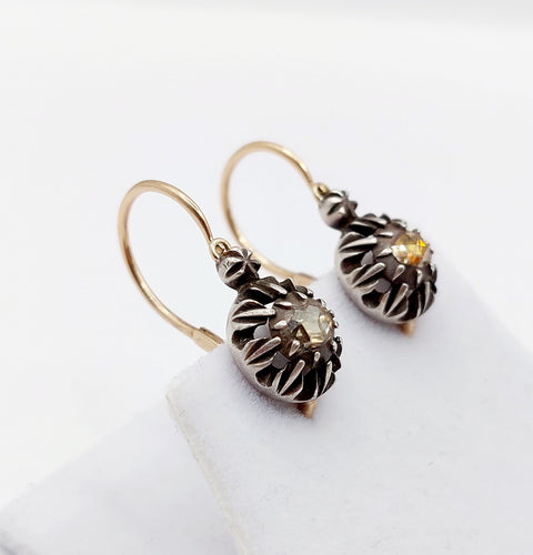 Dormeuses victorienne or rose 18k, argent et diamants taille roses sur paillons (circa 1870)