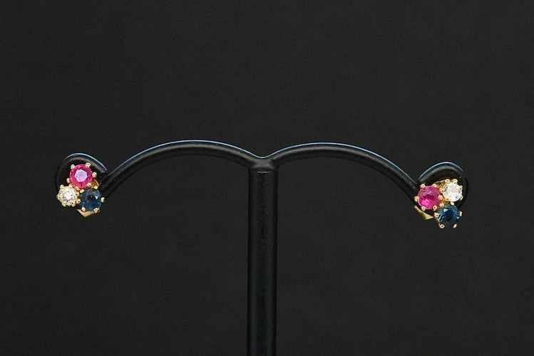 Boucles d'oreilles boucles d'oreilles en or 18 carats ornées d'un saphir, d'un rubis et d'un diamant 58 Facettes