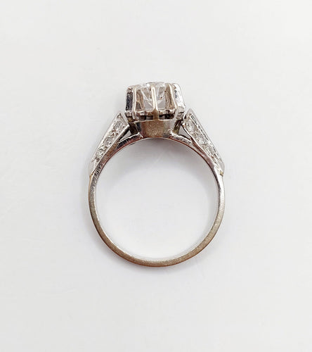 Bague 47 Bague solitaire Art Déco or blanc, platine et diamant 0,55 carat (circa 1930) 58 Facettes A00256