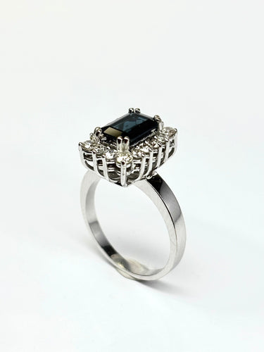 Bague 53 Bague contemporaine en or jaune sertie d'un saphir (1,54 ct) et de diamants (0,36 ct). 58 Facettes E38