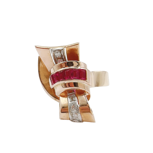 Bague chevalière en or jaune ornée de rubis et de diamants