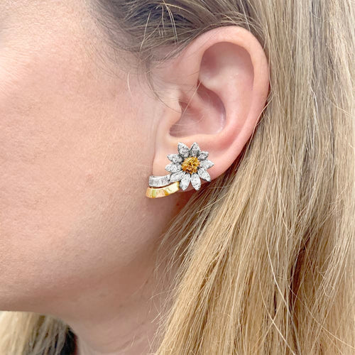 Boucles d'oreilles Boucles d'oreilles, "Fleur", or jaune, platine et diamants. 58 Facettes 35253