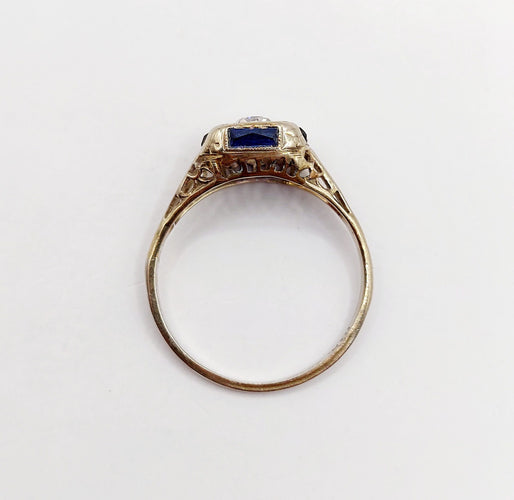 Bague 55.5 Bague chevalière Art Déco or blanc, diamant taille ancienne et saphirs calibrés (circa 1927) 58 Facettes A06084