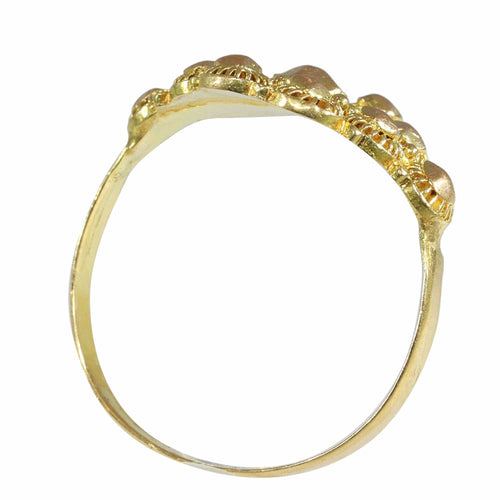 Élégance éternelle : la bague en or historique de Holland