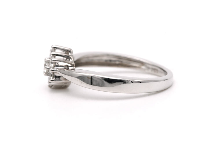 Bague 51 Bague contemporaine sertie de diamants taille brillant en or blanc 18 carats 58 Facettes 23255